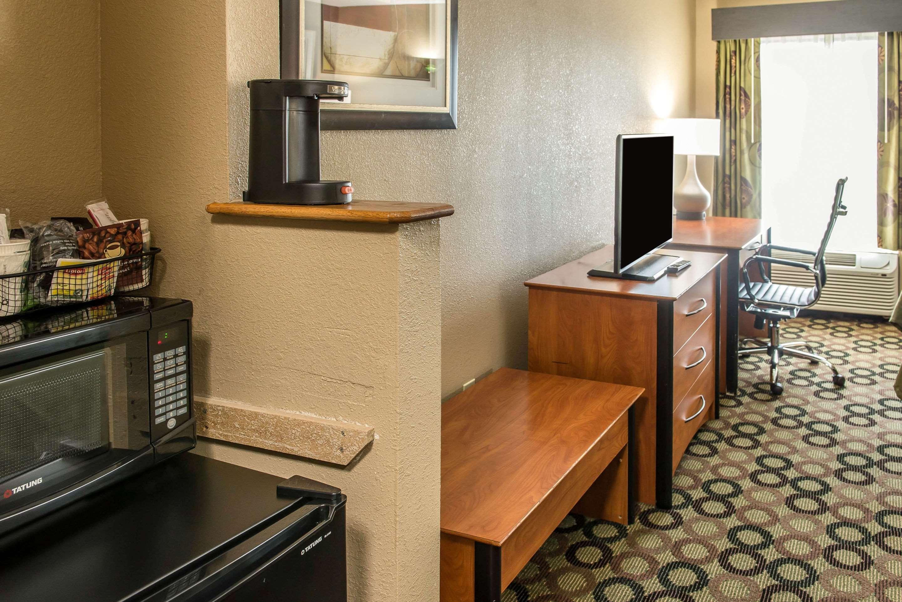 Quality & West - Hilliard Hotel 2*